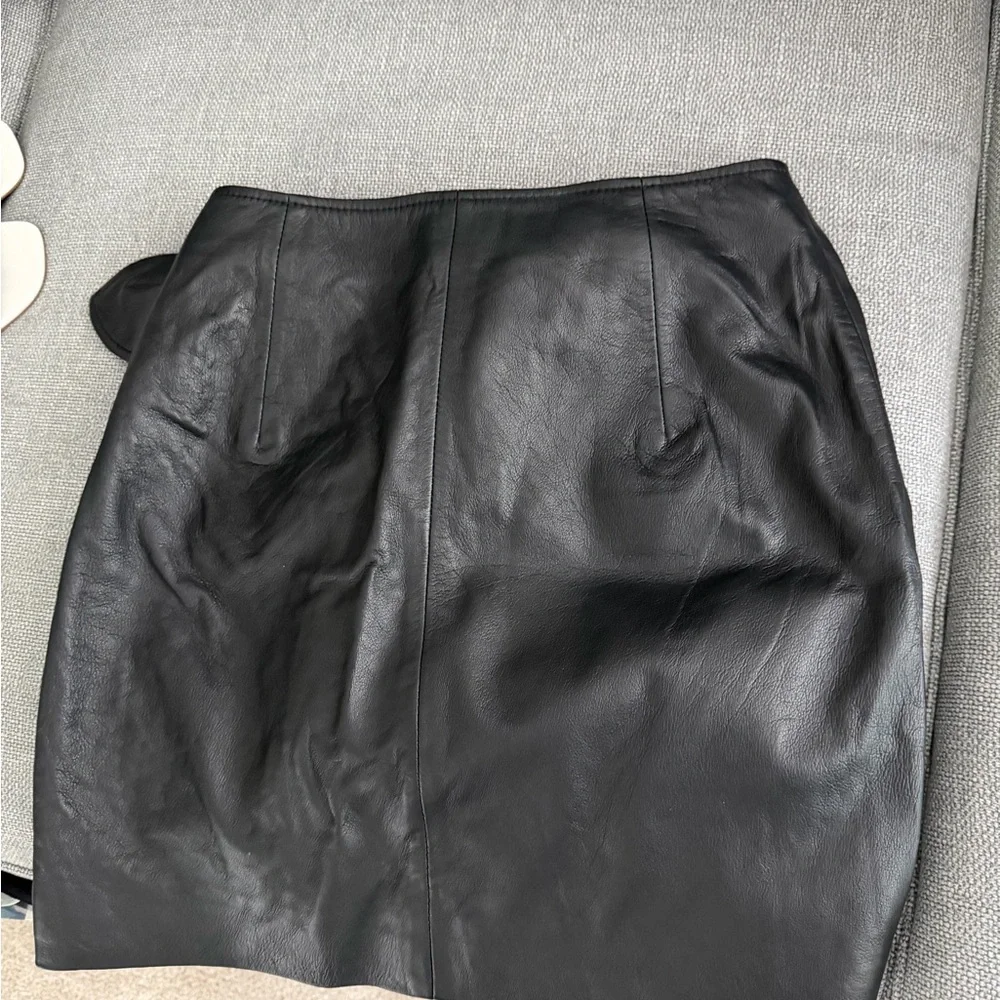 Joie Black  Leather Wrap Skirt with Belt size O like new condition